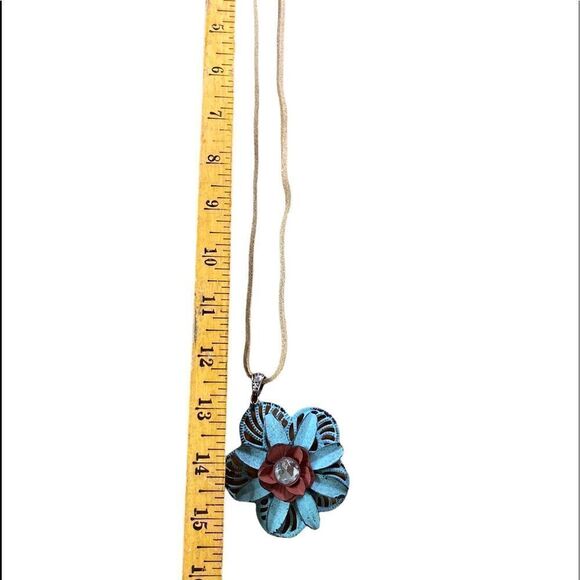 Metal industrial green flower rust center rhinestone handtie pendant suede cord - Picture 2 of 15